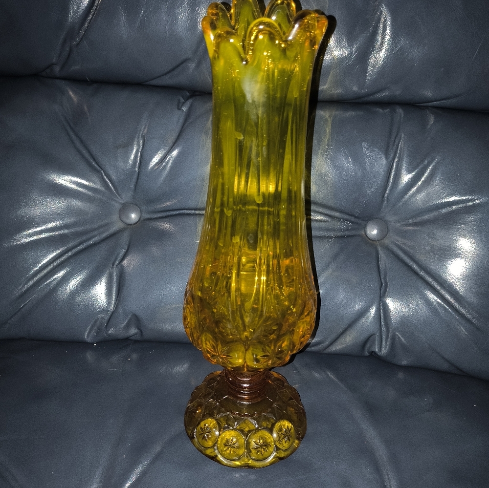 Daisy & Button Antique Vase